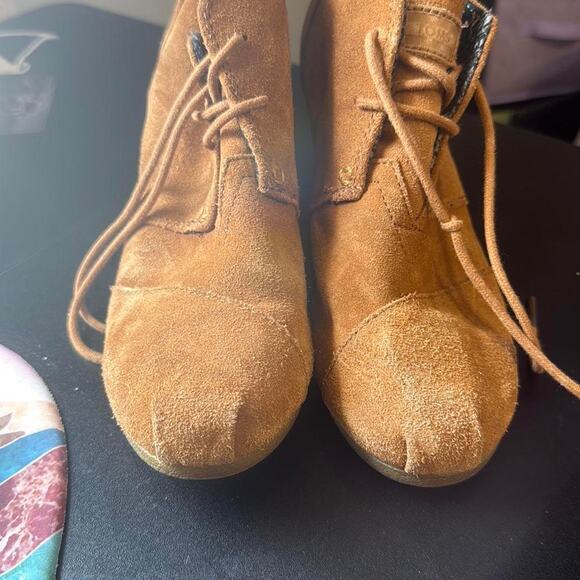 Toms Tan suede wedge ankle boots Women's Size 8 - Picture 3 of 7